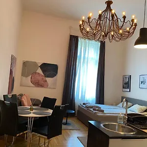 Stylish By The Vigszinhaz Theater Apartament Budapeszt
